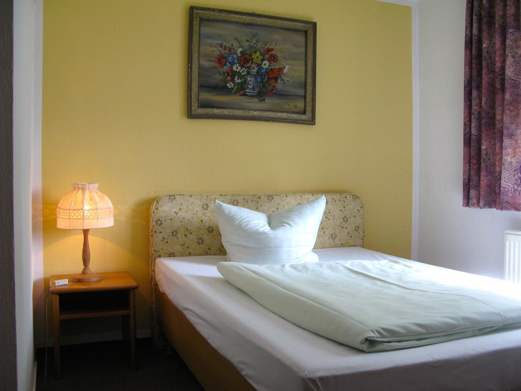 Landhotel Goldener Becher Limabach - Oberfrohna Chambre photo